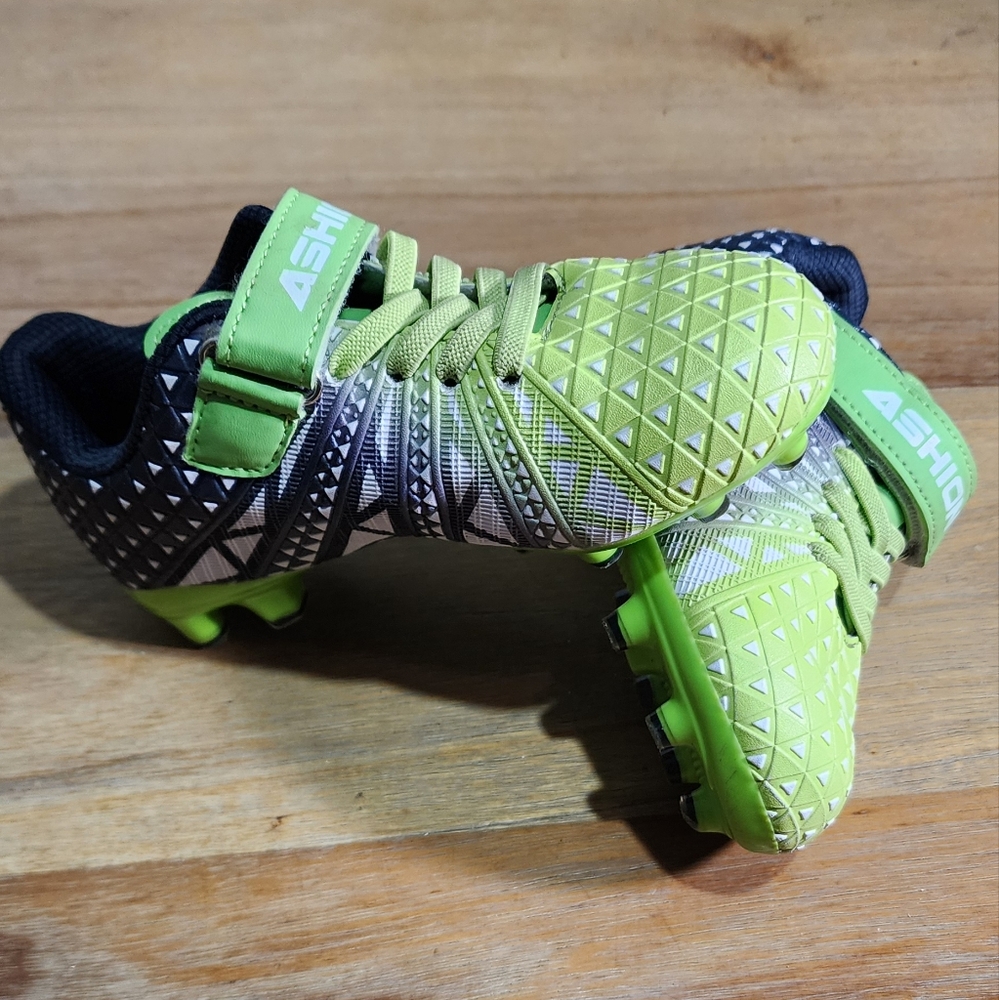 ASHION Unisex-Kids Soccer Cleats Size EU 28 Green/Navy.